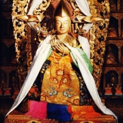 布达拉宫供奉的木雕有宗喀巴大师像